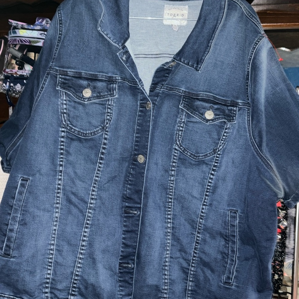 Torrid plus sz denim jacket sz 6 women’s